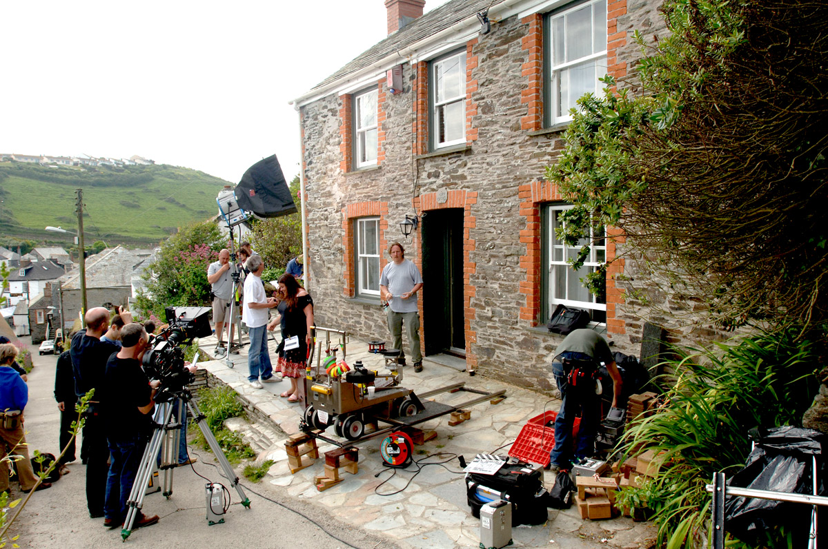 fer-cottage-filming-on-set-doc-martin-clunes-cottage
