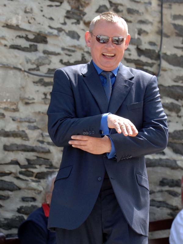 happy-martin-clunes-hands